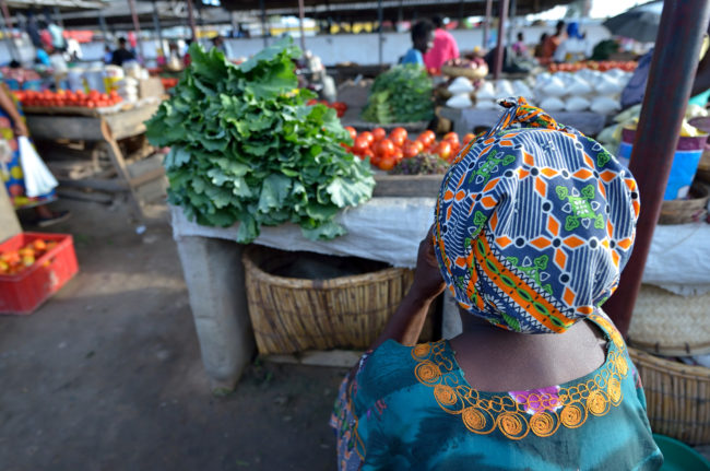 mercato Africano woman in African market