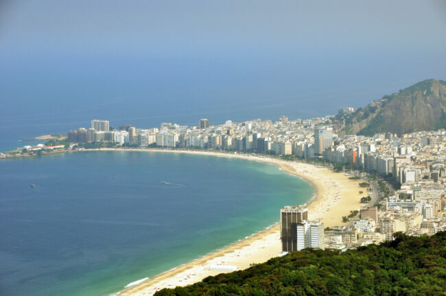 Rio_de_janeiro_copacabana_beach_2010-1869975159